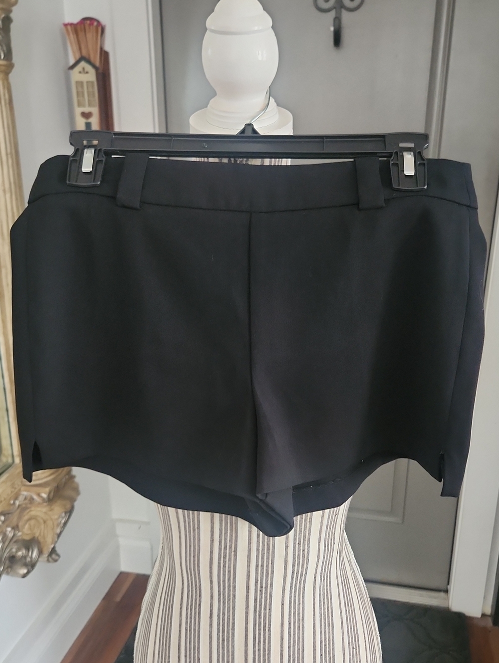 Forever 21 Black Women's Tailored Dress Shorts
